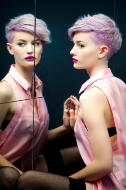 ziegfeldgirl:  fuckyeahhairstyle:  Short hair with purple pastel