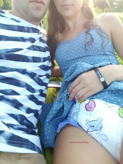 werenotadulting:  Padded picnic on the river  I MISS SUMMER