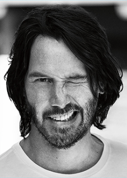 minim-calibre: bagginses: Keanu Reeves photographed by Simon