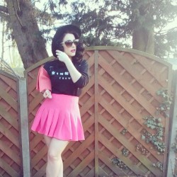 demiilauren:  Pink skirt from #h&amp;m ðŸ’•ðŸŒºâ˜º  those legs tho