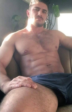 mydaddyishairy:   My Daddy is Hairy - over 113,000 followers: