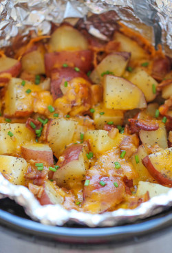 do-not-touch-my-food:  Cheesy Bacon Ranch Potatoes