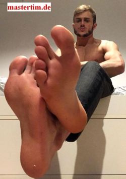 feetpromoter:  European #musclestud and #footdomthe great alpha