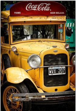 argentina-for-the-world:  Vintage Coca Cola truck from the 30s.