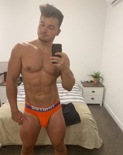 hardbarebackfucker:  Hit me up at Twitter🅱reed me Daddy💦💦