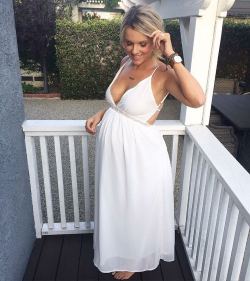 maternityfashionlooks:  Beautiful celebrity mommy-to-be @alifedotowsky