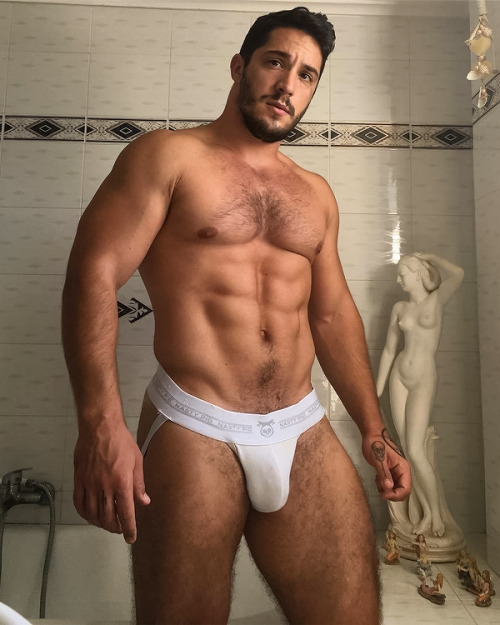 menodore:        steve raider // 