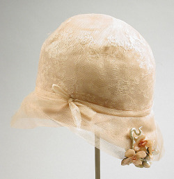 omgthatdress:  Hat 1927 The Los Angeles County Museum of Art