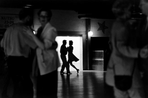 artchipel:  Elliott Erwitt (b.1928, France) Magnum member and humorous observer of everyday life, Elliott Erwitt is a French advertising and documentary photographer, known for his black and white candid shots of ironic and absurd situations within everyd