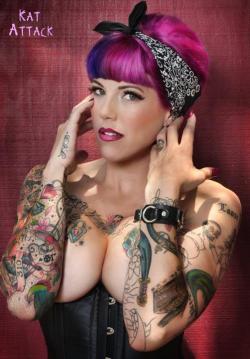 tattooedwomenarebeautiful:  Modèle: Kelly Gunn