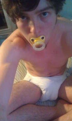 lilscruff:  pancakesandducks:  Me in Bianco diapers from Bambino. This is my first one and I’m really really happy! =3  Dawwwwwwwwwww 