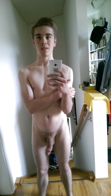...AND YET ANOTHER UNNECESSARY GAY NUDITY BLOG