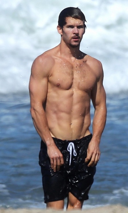 vispreeve:  Ryan Kwanten in Malibu, California (August 2014)  