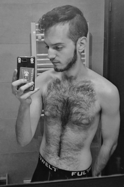 pbleglover7: wild4hairy:   noctaloneae:  Before to shave a little…