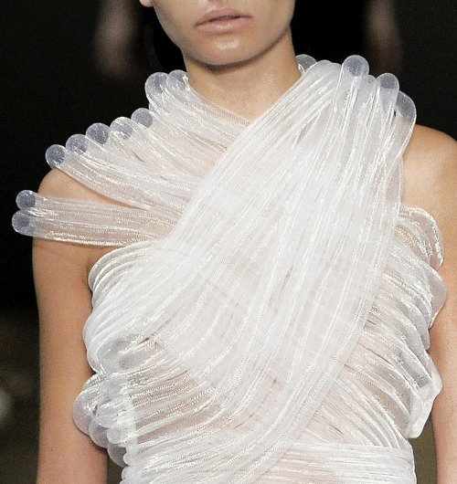 driflloon:   amaya arzuaga ss11  