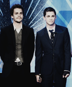 nostalgic-films:  Johnny Simmons and Logan Lerman at the GLAAD