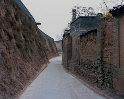 furtho:  Sander Meisner’s photograph of an alleyway in Pingyao,