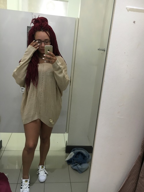 hazellexo:  Dressing room selfies likeee