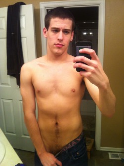 greytintedworld:  Topless Tuesday ;) 