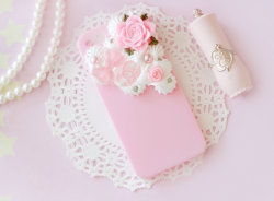 cafesweeten:  Pink Rose Decoden iPhone5/5s case. Available here!