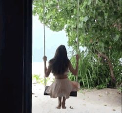 fleshandblonde:Swinger’s reveal
