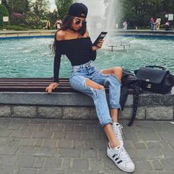 parisfashionn:  Blouse Pants  