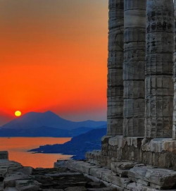mysunny-dreams:  hellas-inhabitants:  Sunset at Temple of Poseidon,