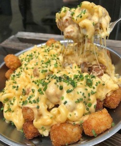 food-porn-diary:Loaded mac n cheese tater tots.