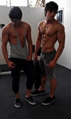 dudes-on-demand:  Bromancing the Pose