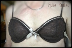 pattiespics:  You can peek at more of Pattie’s Panties, Bras