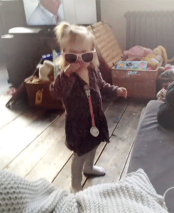 loudaily-blog:  Lux dancing to One Direction - Kiss you 