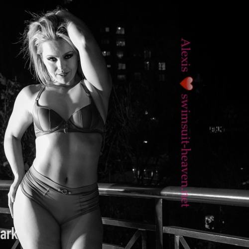 Standing on my balcony on a freezing winters night! â„ï¸ðŸŒ¨â˜ƒThe outcome was definitely worth it tho! â¤ï¸ thank you JT! #follow4follow #like4like #fit #funatwork #winter #cold #model #alexis #abs #lingerie #swimsuitheaven #join