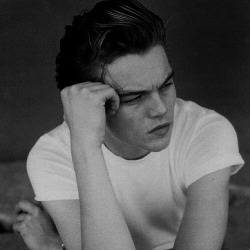 valentineis:  hotboyyzz:  Young Leonardo Dicaprio spam  RICOOOOO