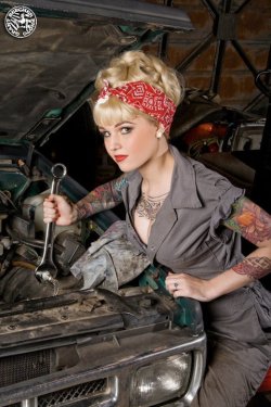 hotrod-girls:  Hotrod Pinup , check more here : http://hotrod-girls.tumblr.com/