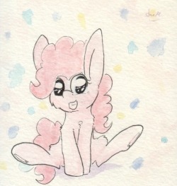 slightlyshade:Drew this horsey at the con. She’s pink and party-ready!