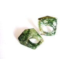 wordsnquotes:  Stunning Handmade Resin Jewelry Showcases Exotic