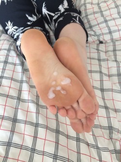 footfindings:  Cummy feet