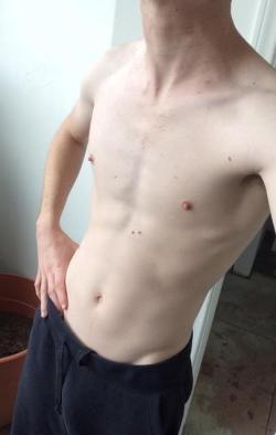 twinkcatboy:  “My 120lb twink bod” By Hellatwinkbrah via