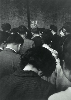 objectstatus:  Yasuhiro Ishimoto - head down, Tokyo. 1965