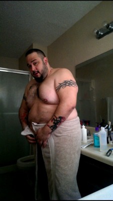 eastcoastcub:  devilcub77:  Oops  I would steal that towel SO
