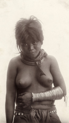 philippinespics: Ilongot woman, Luzon, Philippines