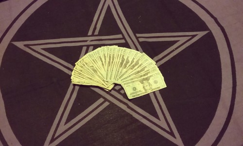 captainjaneways-bitch:  edgebug: babymorte:   mileven-st:  jaxblade:  lunaala:  knifepleated:  1994-2016:  nudiemuse:  tastelikehoney-sb:  br0wnsugarandspice:  soflobrat:  darkcocosb:  kamonra:  This is the money pentacle. Reblog and unexpected money