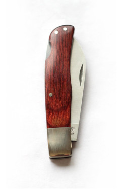 sanborncanoecompany:  Wharncliffe Pocket Knife: The perfect pocket