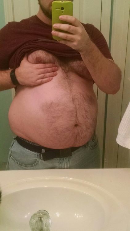 dronemeapancake:  chubber-doge:  Starting to really show….  X///3  Oh yeah… It does ;) Looking good man:) 