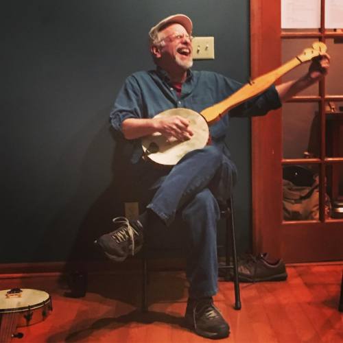 <p>Who’s in your living room? Dan Gellert is in mine. #oldtimelegend #banjo #nashvilleclawhammercamp #oldtime #banjo (at Fiddlestar)</p>