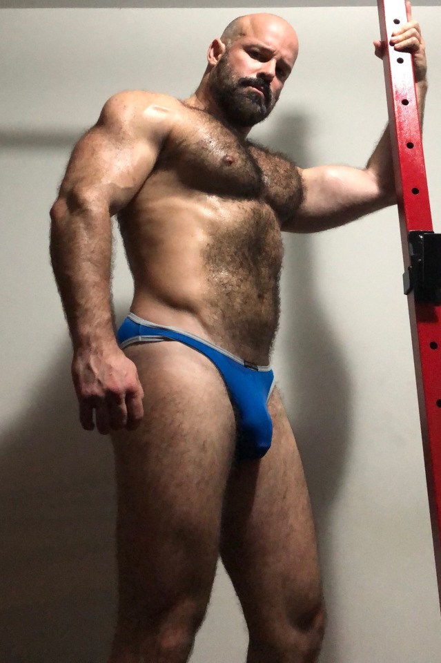 chrishairychest:Instagram: chrismartd