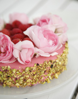 sweetoothgirl:  raspberry mousse cake with pistachio sponge,