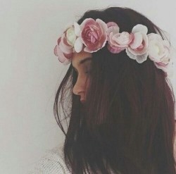 #girl #beuatifulgirl #flowers #roses