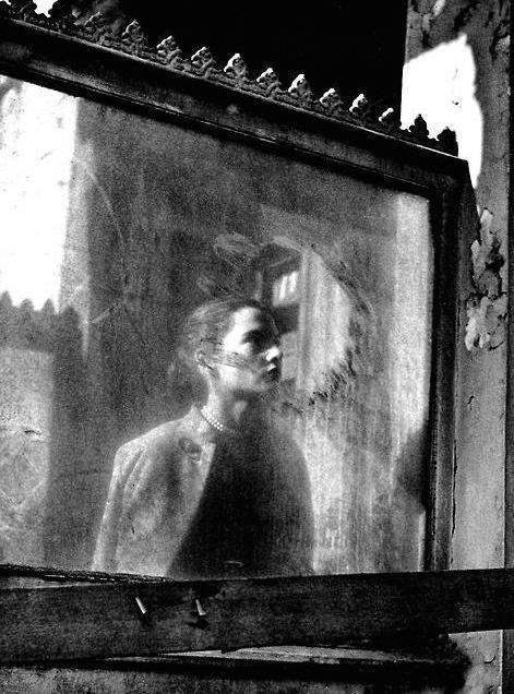 inneroptics:  Francis Mortimer - Reflection, Paris, 1950s  
