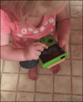 davedrewisthebest:  4gifs:  Little girl is confused by the old-school